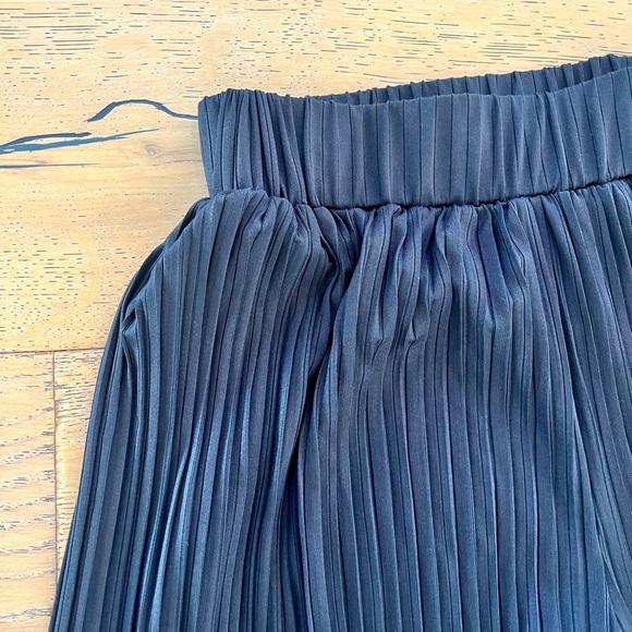 Petal + Pup Cher pants in black Women Size 4 Plisse Crop Office Going out Dressy - Picture 4 of 6
